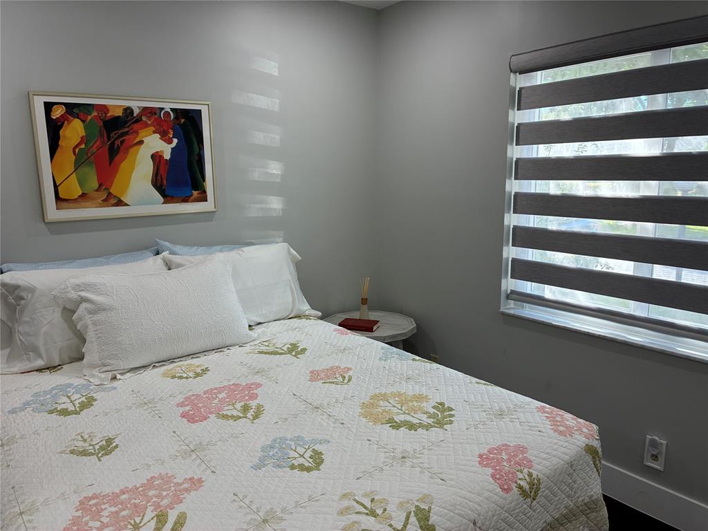 18546 Horizon Avenue, Unit 168 Boca Raton, FL 33496 - Photo 16 of 46 a bedroom with a bed and a painting on the wall