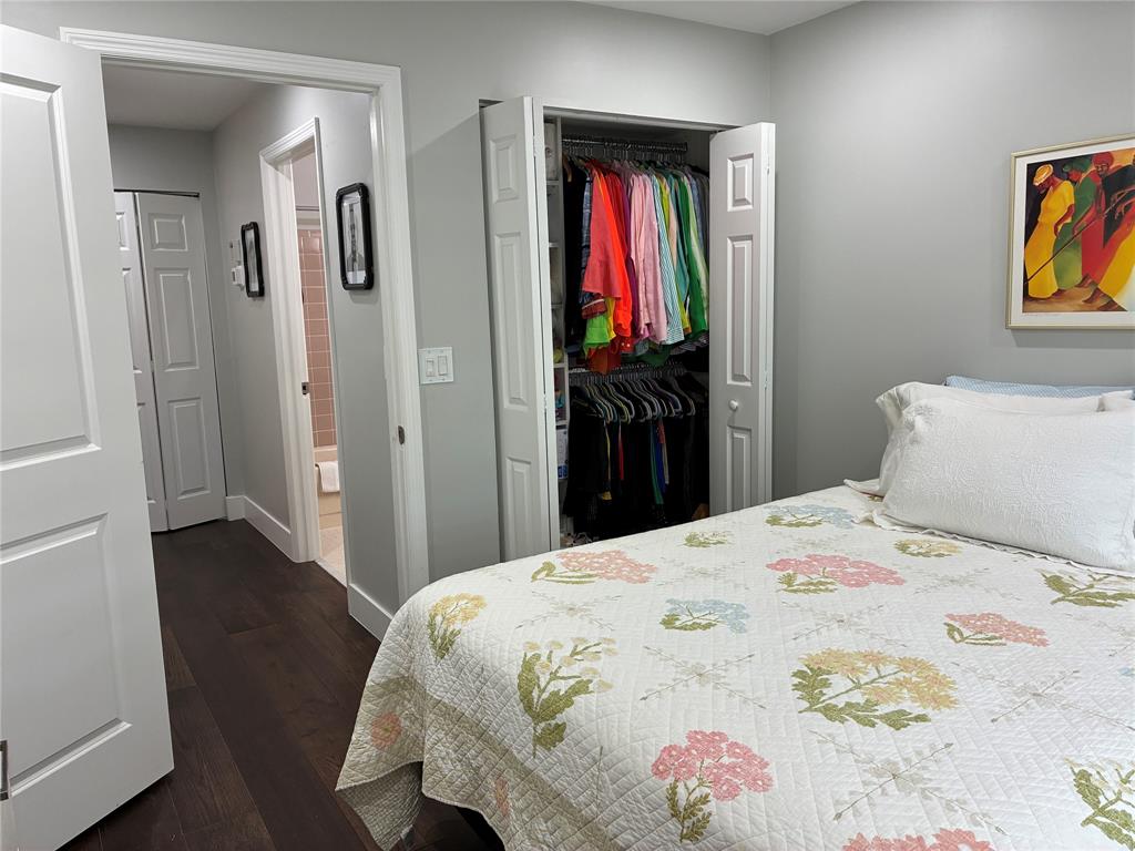 18546 Horizon Avenue, Unit 168 Boca Raton, FL 33496 - Photo 20 of 46 a bedroom with a bed and painting on the wall