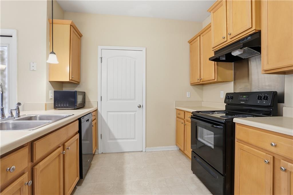 16 Thomas Court Cartersville, GA 30121 - Photo 2 of 26