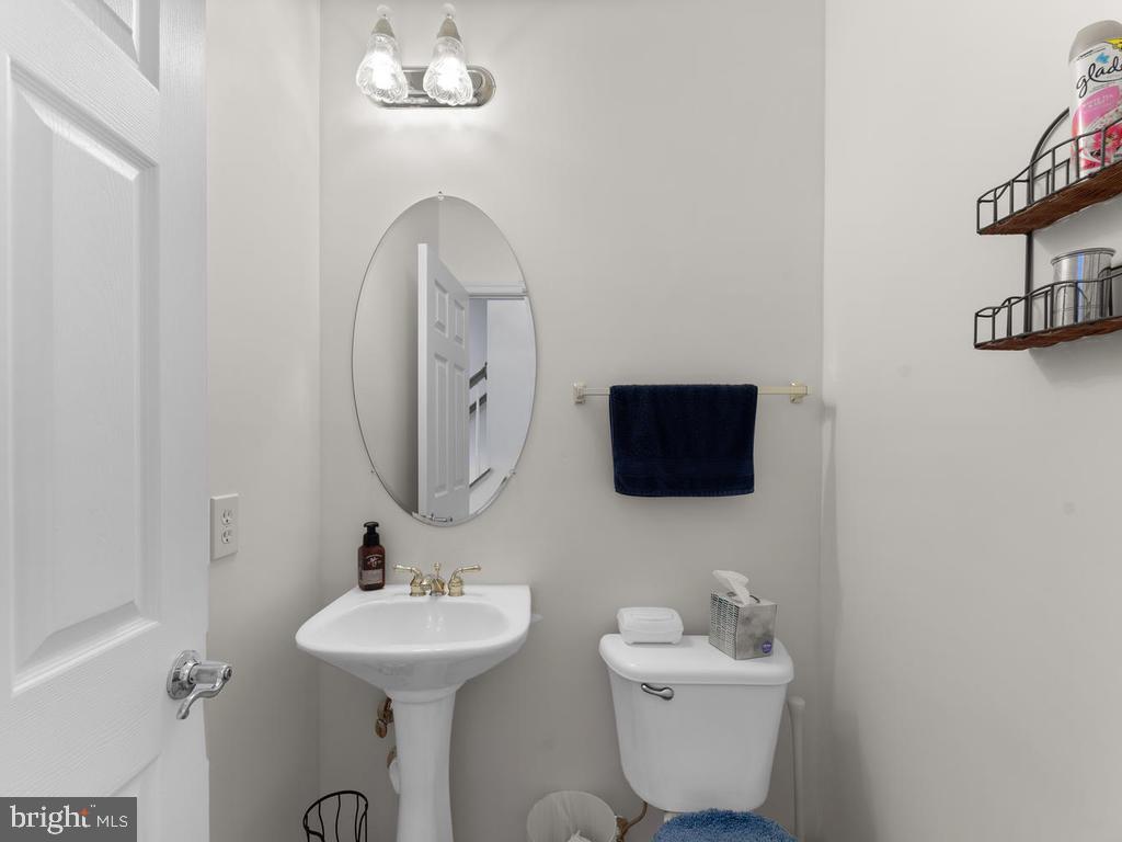 8818 Lew Wallace Road Frederick, MD 21704 - Photo 15 of 38 Powder room