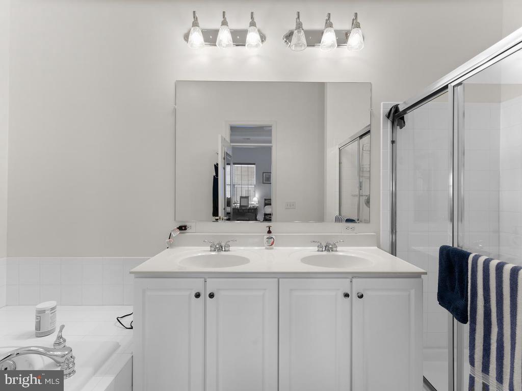 8818 Lew Wallace Road Frederick, MD 21704 - Photo 20 of 38 Master bath