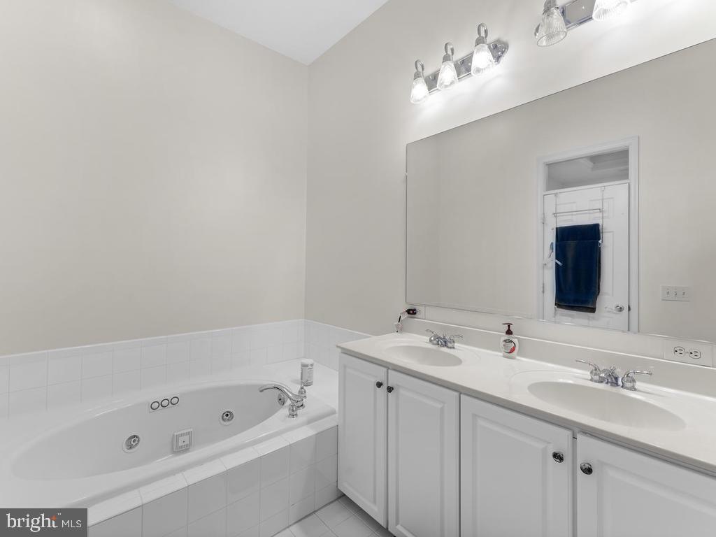 8818 Lew Wallace Road Frederick, MD 21704 - Photo 21 of 38 Master bath