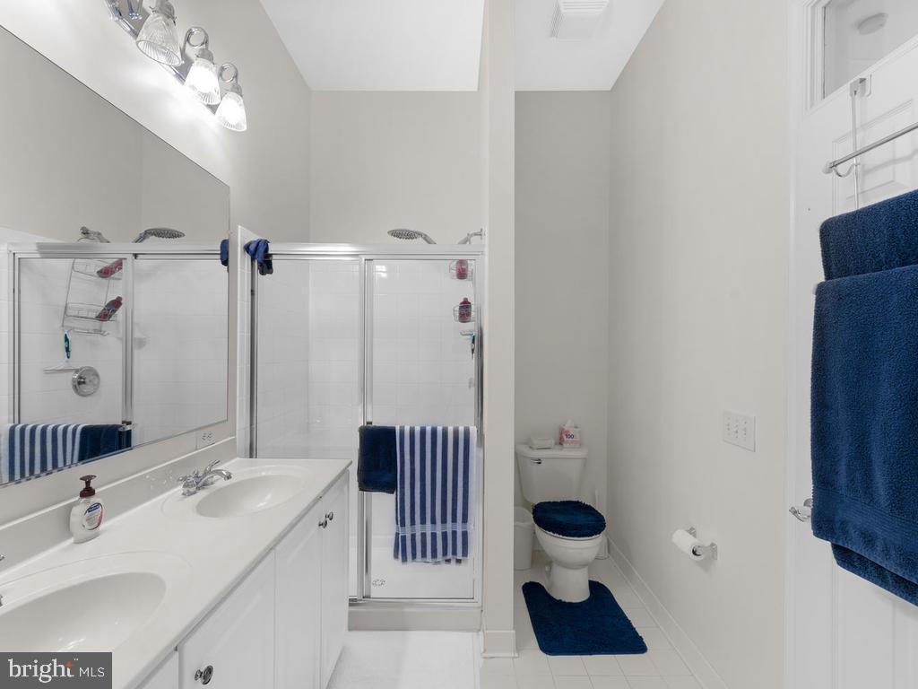 8818 Lew Wallace Road Frederick, MD 21704 - Photo 22 of 38 Upstairs hall bath