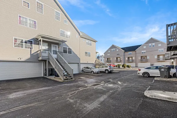 $349,000 | 1 Union Avenue, Unit 11, Danbury, CT 06810