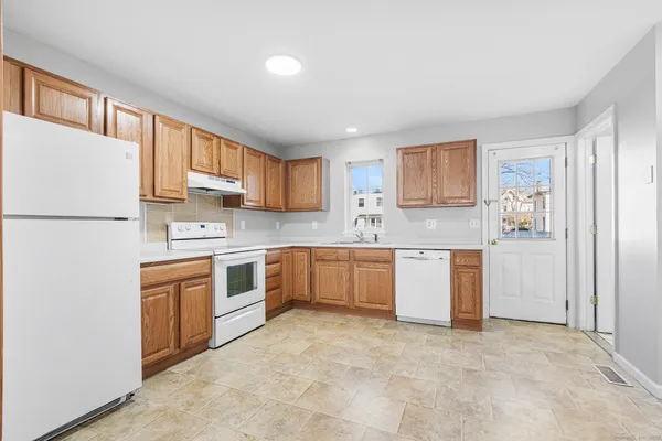 $349,000 | 1 Union Avenue, Unit 11, Danbury, CT 06810