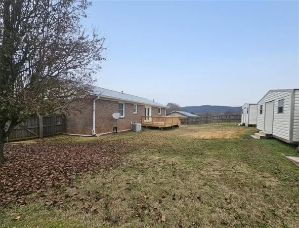 a view of a house with backyard