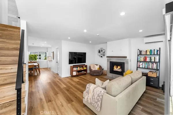 $939,000 | 2120 Dufour Avenue, Unit 6, Redondo Beach, CA 90278