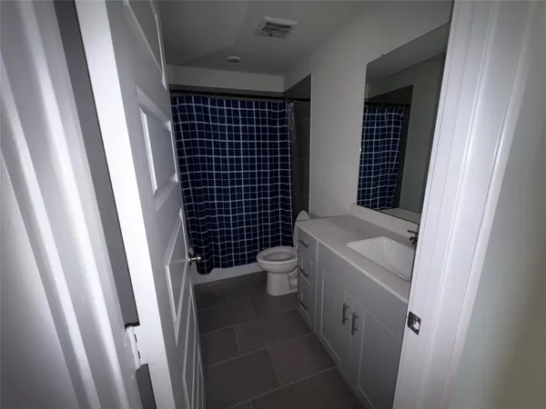 $2,100 | 16628 Sterling Clf Street, Conroe, TX 77302