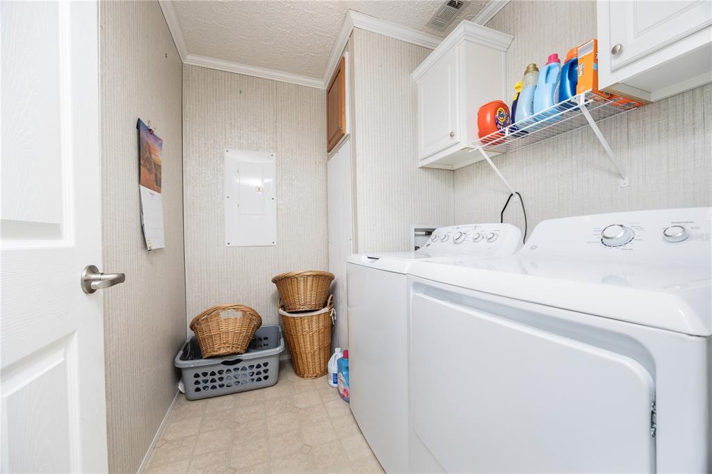 3964 288th Street Branford, FL 32008 - Photo 21 of 37 a utility room with dryer and washer
