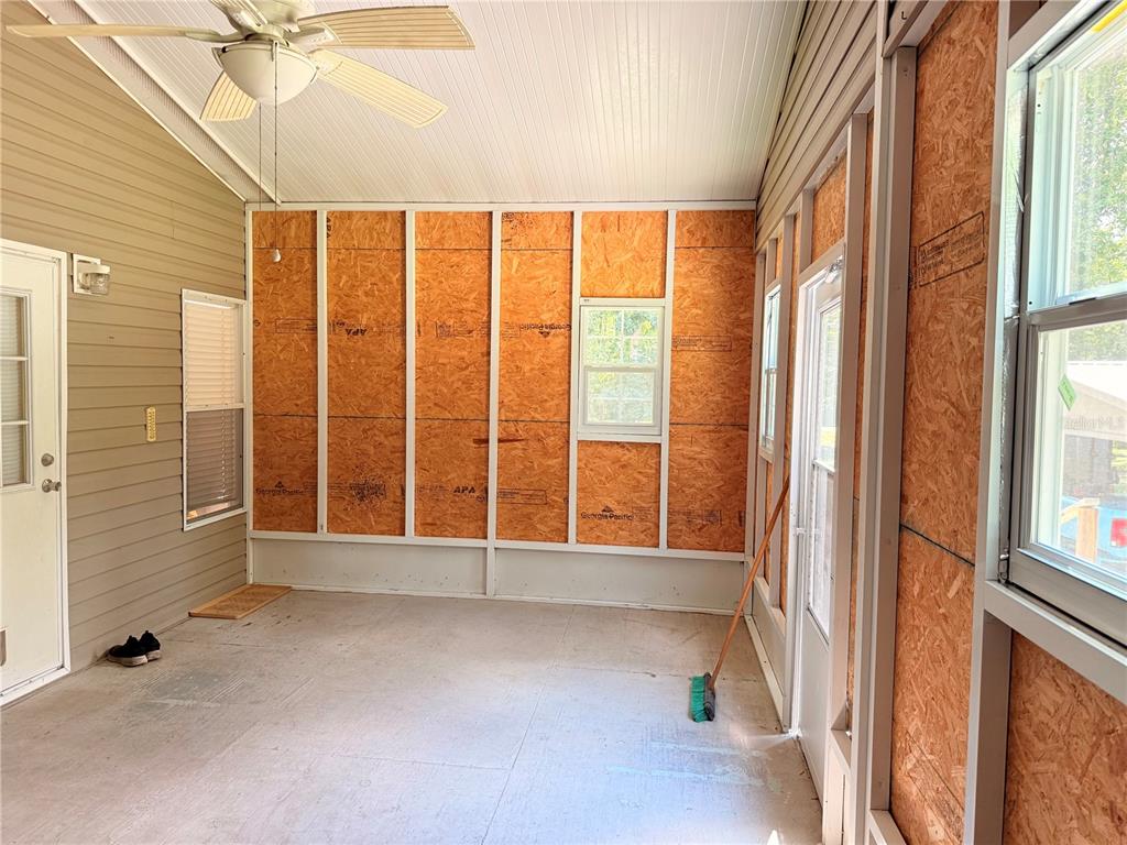 3964 288th Street Branford, FL 32008 - Photo 23 of 37 a view of an empty room with a window
