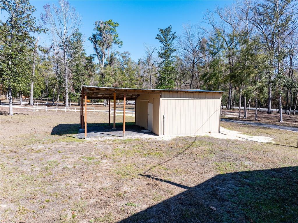 3964 288th Street Branford, FL 32008 - Photo 27 of 37 a backyard of a house with lots of green space