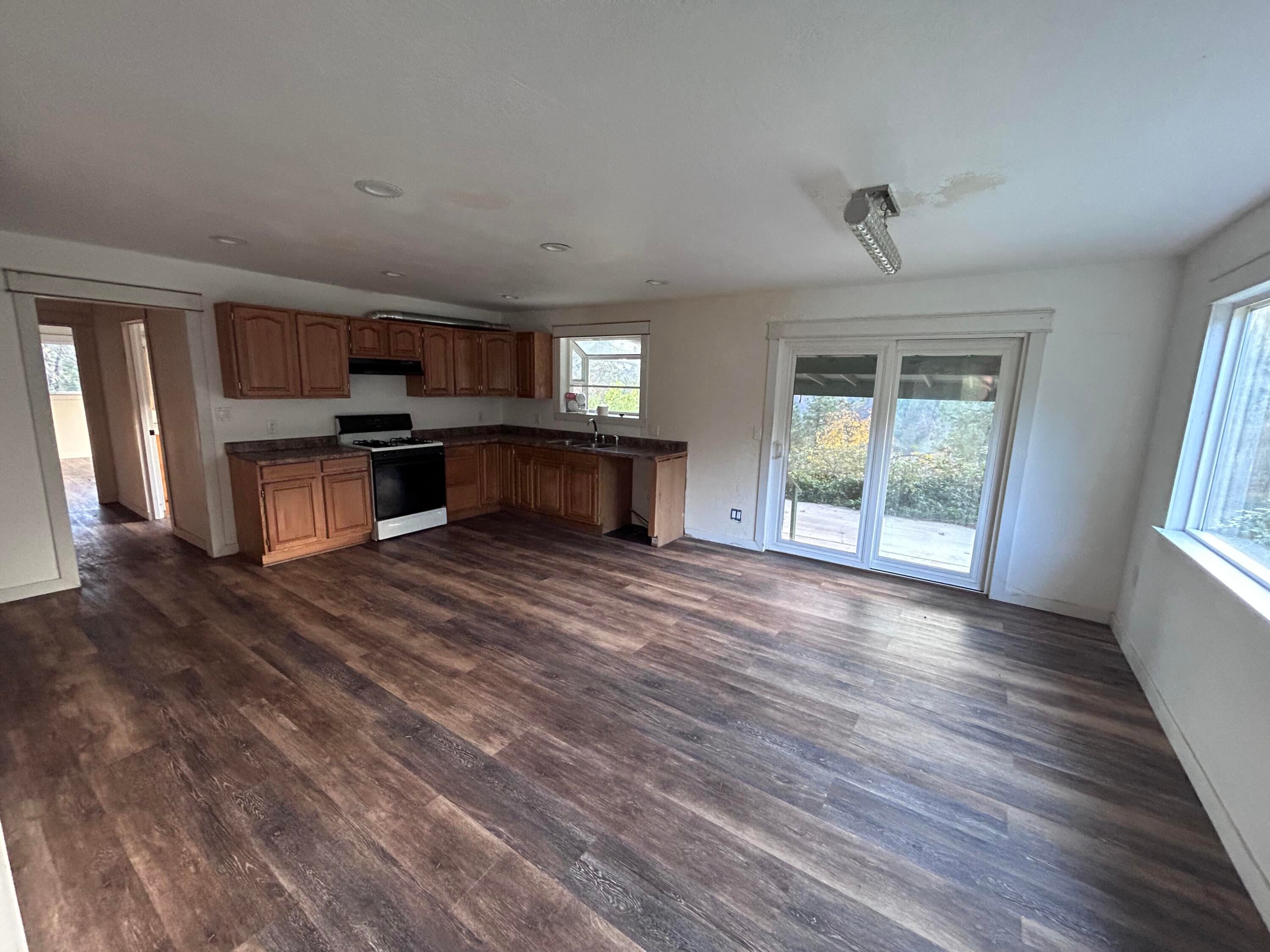 4800 Galice Road Merlin, OR 97532 - Photo 1 of 9 Kitchen, dining
