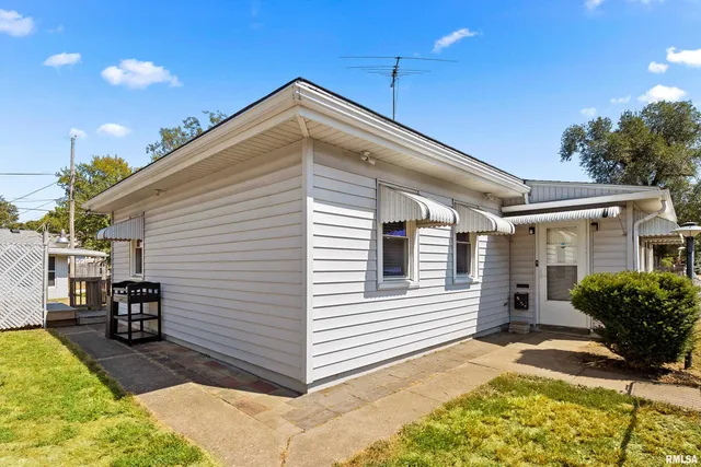 $80,000 | 215 Charlotte Street, Pekin, IL 61554