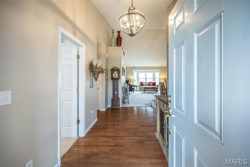 453 Wildflower Court Ballwin, MO 63021 - Photo 2 of 32