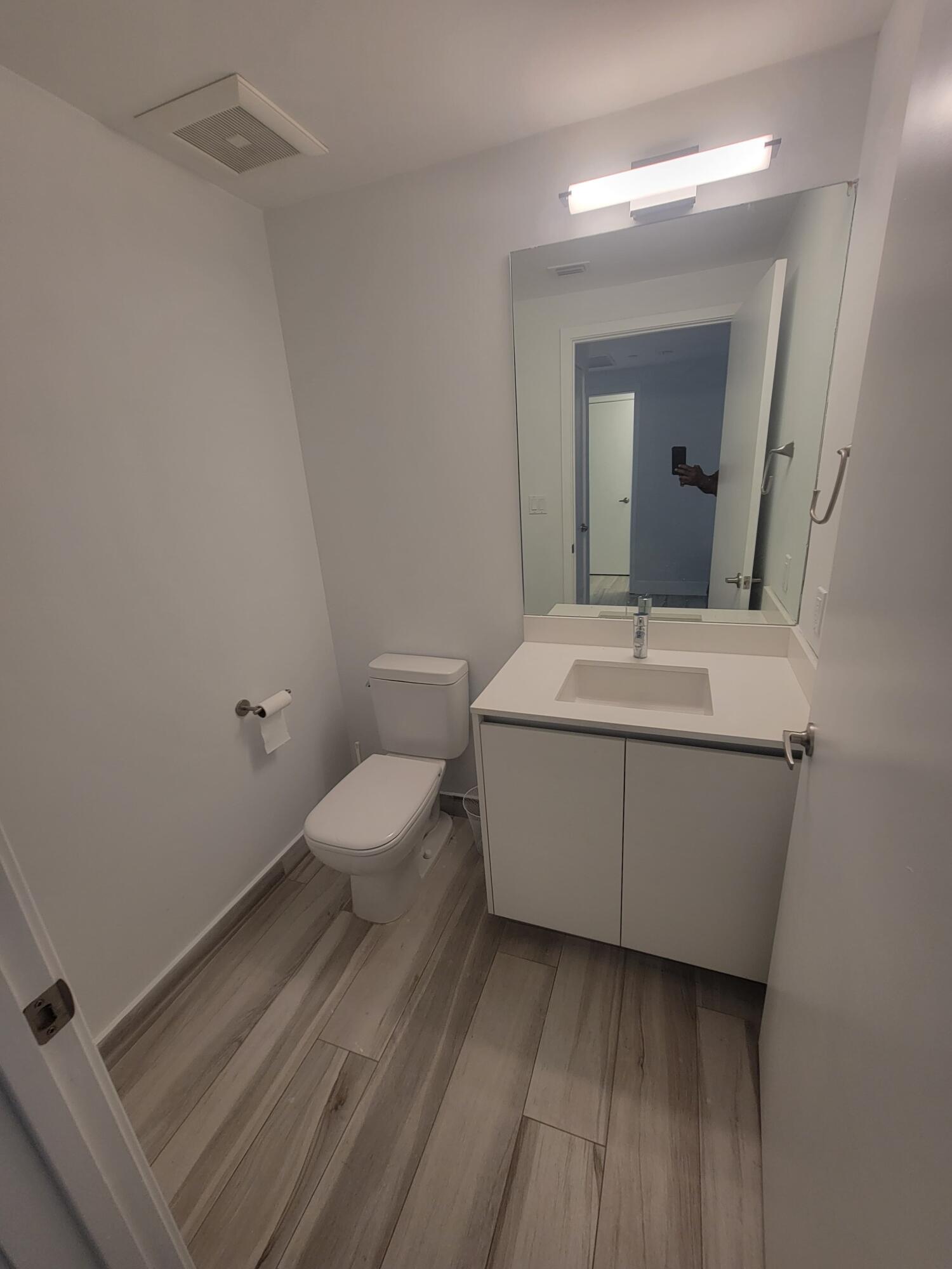 2101 South Surf Road, Unit PHE Hollywood, FL 33019 - Photo 5 of 14 6331A1D5-50D3-4AA9-A8D8-9FFE7B065CF7
