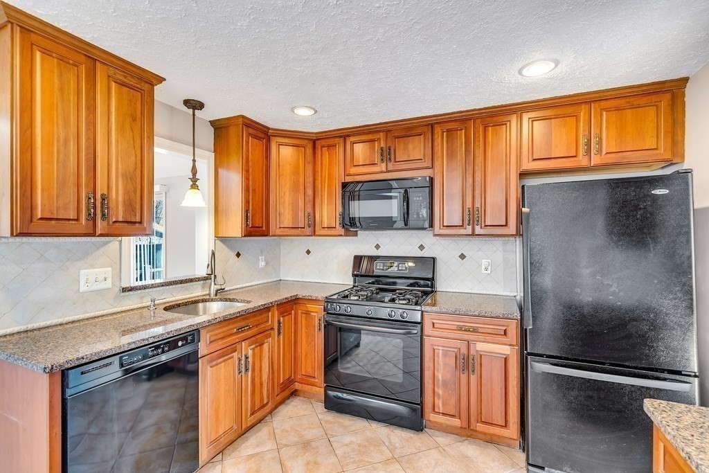 8 Meadow Road Medway, MA 02053 - Photo 9 of 42 Gallery Image 9