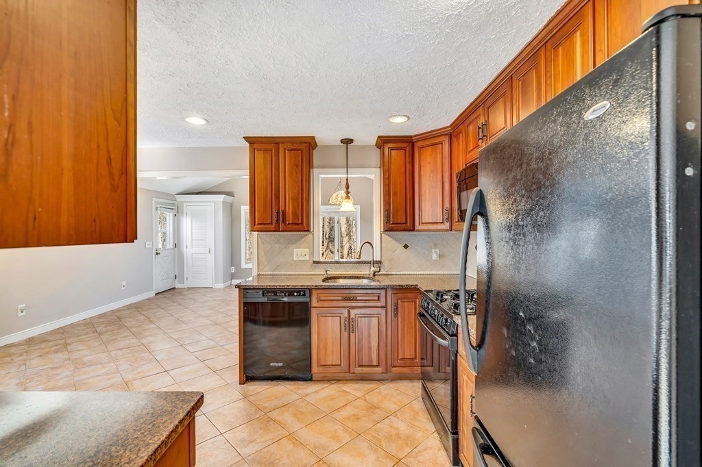 8 Meadow Road Medway, MA 02053 - Photo 10 of 42 Gallery Image 10