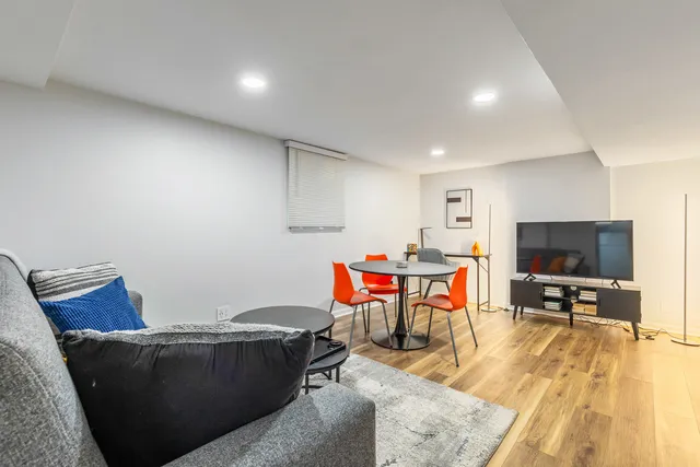 $2,400 | 3017 Pearl Street, Unit 1, Franklin Park, IL 60131