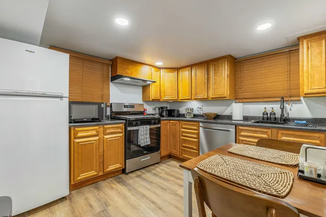 $2,400 | 3017 Pearl Street, Unit 1, Franklin Park, IL 60131