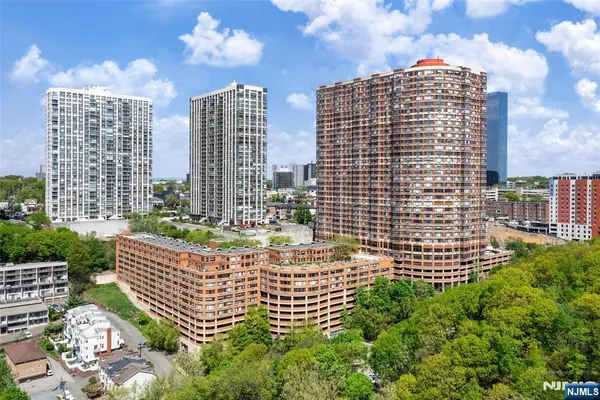$4,600 | 100 Old Palisade Road, Unit 2108, Fort Lee, NJ 07024