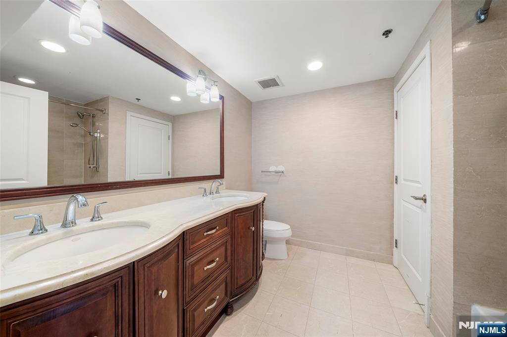 100 Old Palisade Road, Unit 2108 Fort Lee, NJ 07024 - Photo 13 of 24