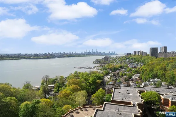 $4,600 | 100 Old Palisade Road, Unit 2108, Fort Lee, NJ 07024