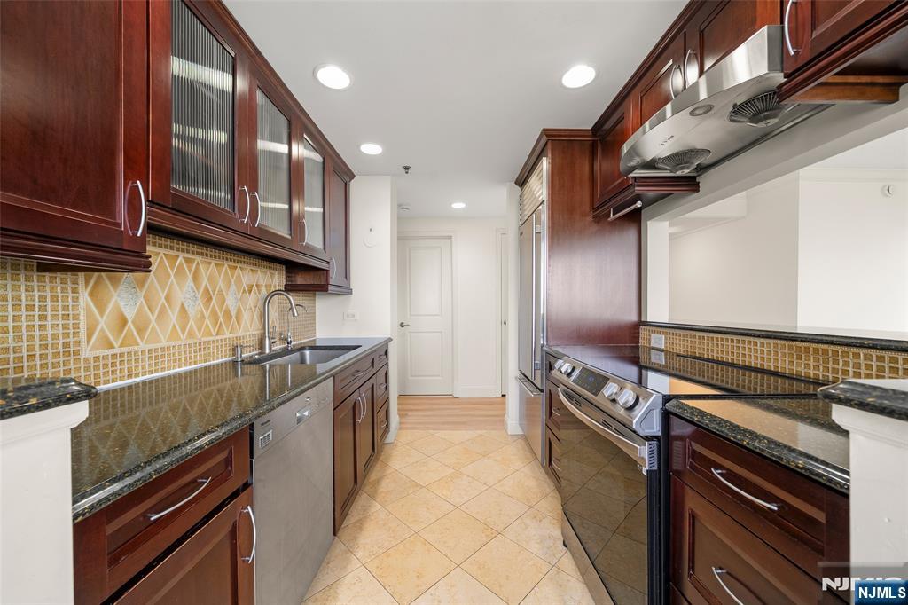 100 Old Palisade Road, Unit 2108 Fort Lee, NJ 07024 - Photo 8 of 24