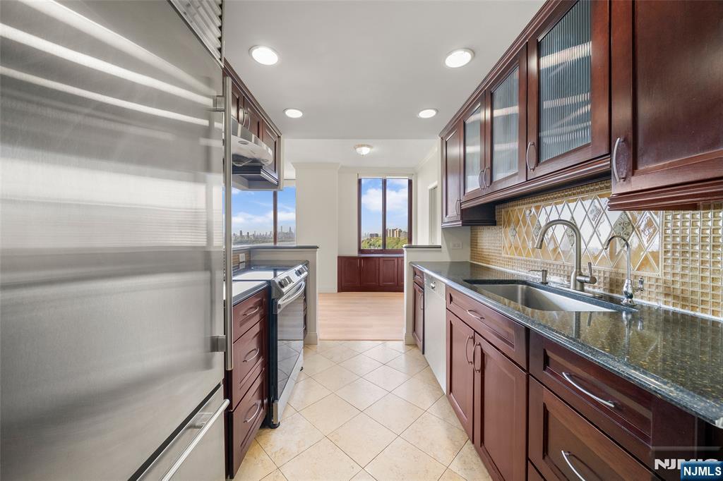 100 Old Palisade Road, Unit 2108 Fort Lee, NJ 07024 - Photo 9 of 24