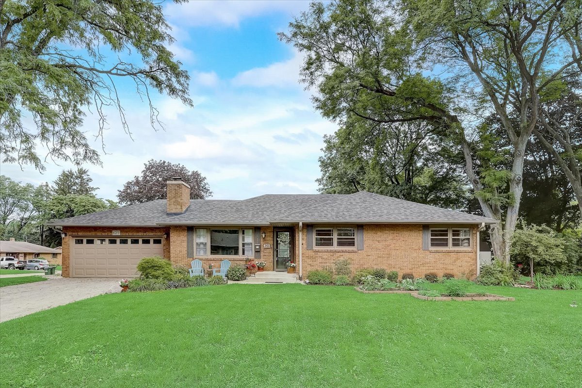 625 Deerpath Road East Dundee, IL 60118 - Photo 1 of 38