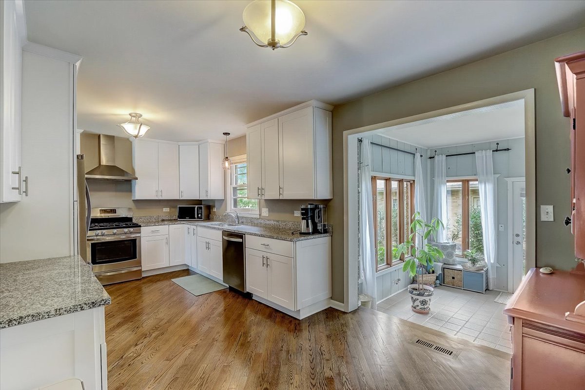 625 Deerpath Road East Dundee, IL 60118 - Photo 11 of 38