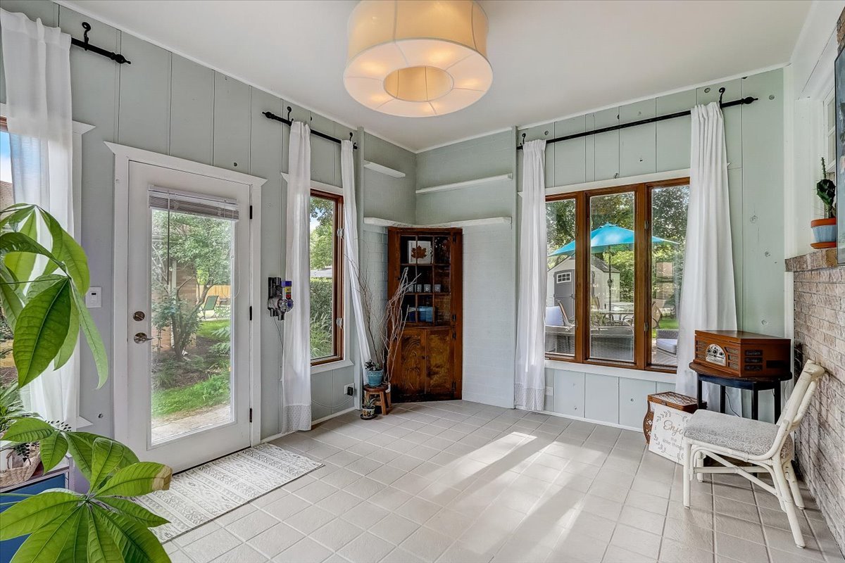 625 Deerpath Road East Dundee, IL 60118 - Photo 12 of 38