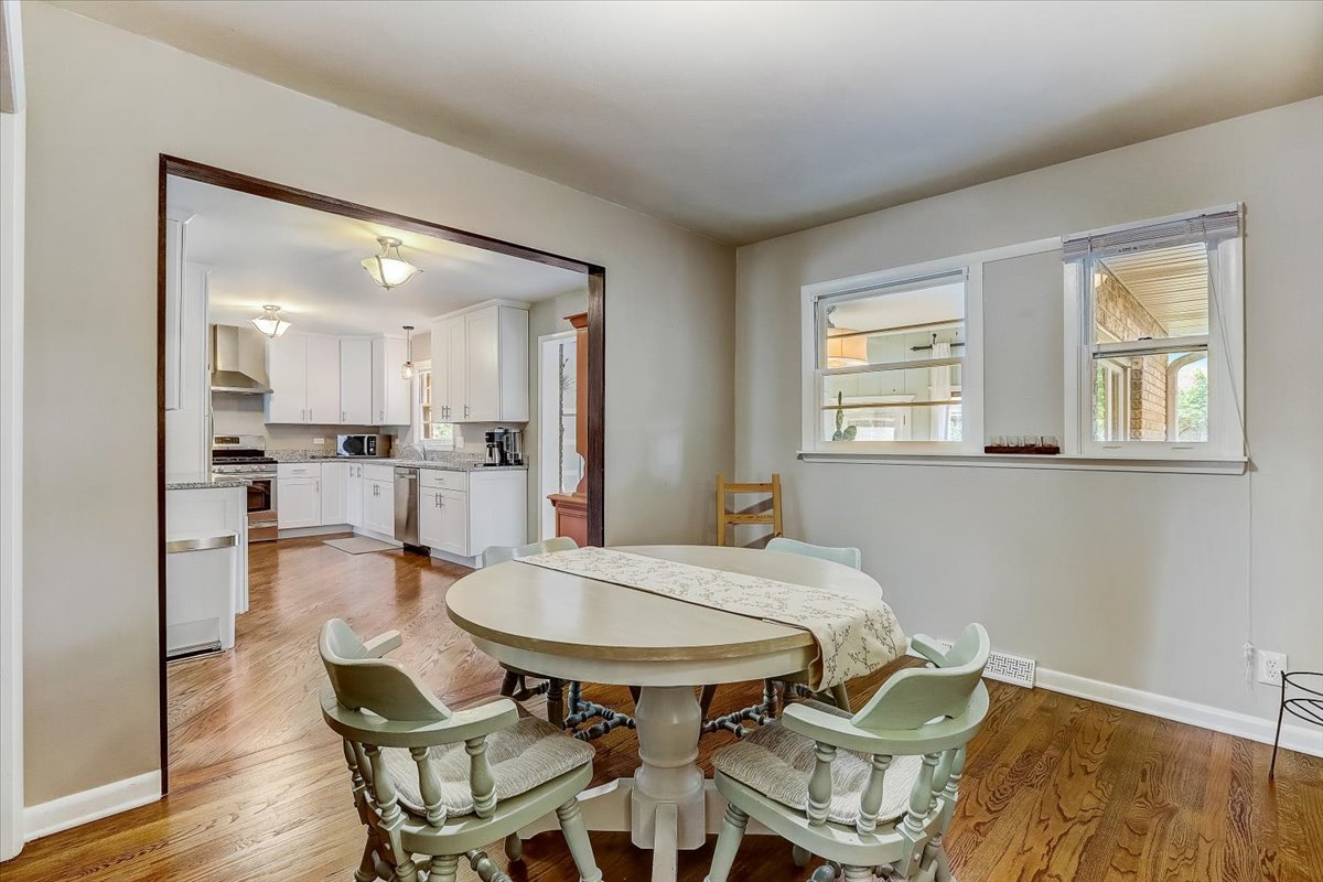 625 Deerpath Road East Dundee, IL 60118 - Photo 5 of 38