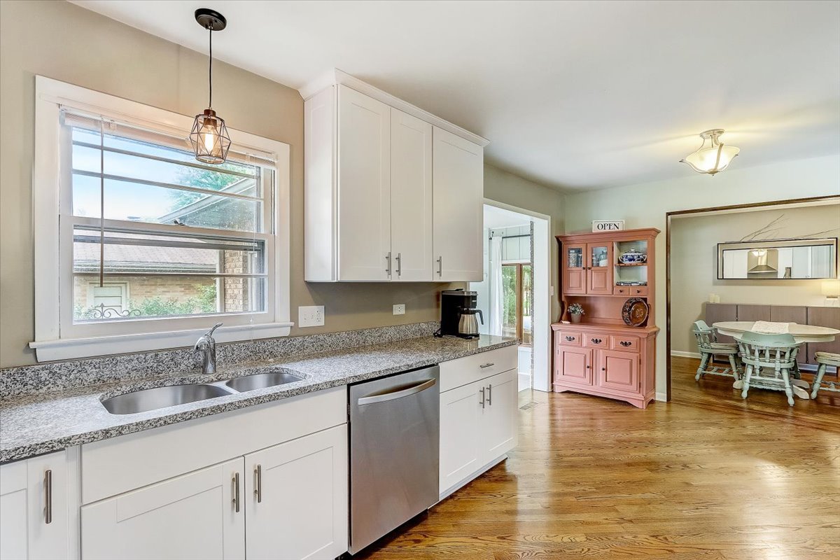 625 Deerpath Road East Dundee, IL 60118 - Photo 7 of 38