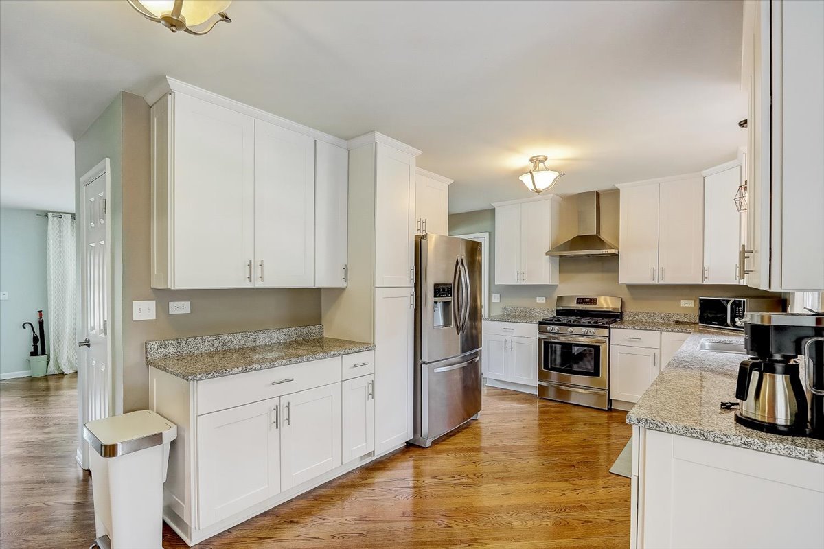 625 Deerpath Road East Dundee, IL 60118 - Photo 9 of 38