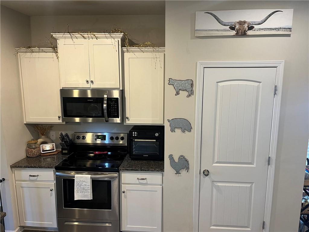 5 Willowrun Drive Rome, GA 30165 - Photo 15 of 43 a kitchen with stainless steel appliances a refrigerator stove and microwave