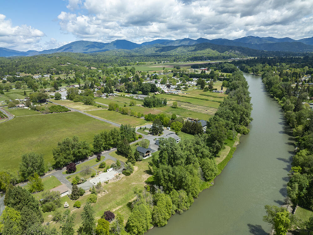 0 Lower River Road, Unit TL#108 Grants Pass, OR 97526 - Photo 34 of 47 a view of a garden with an ocean
