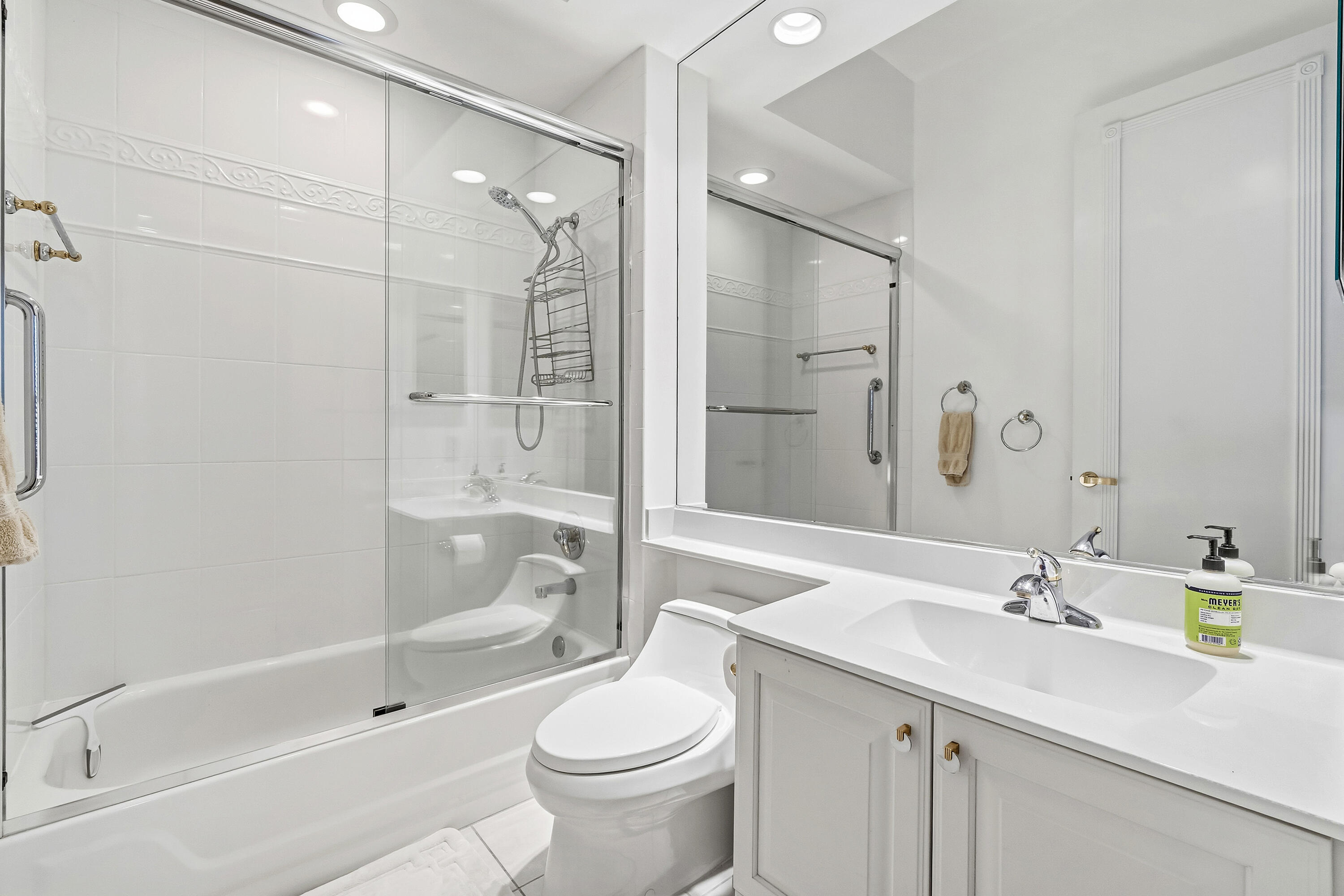 6213 Northwest 21st Court Boca Raton, FL 33496 - Photo 32 of 63 Second Bathroom