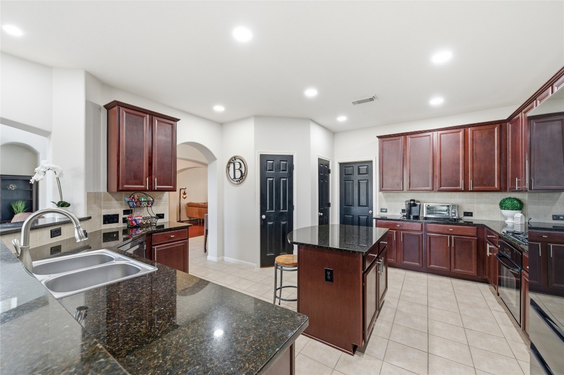 28 Atascadero Drive Manvel, TX 77578 - Photo 24 of 50