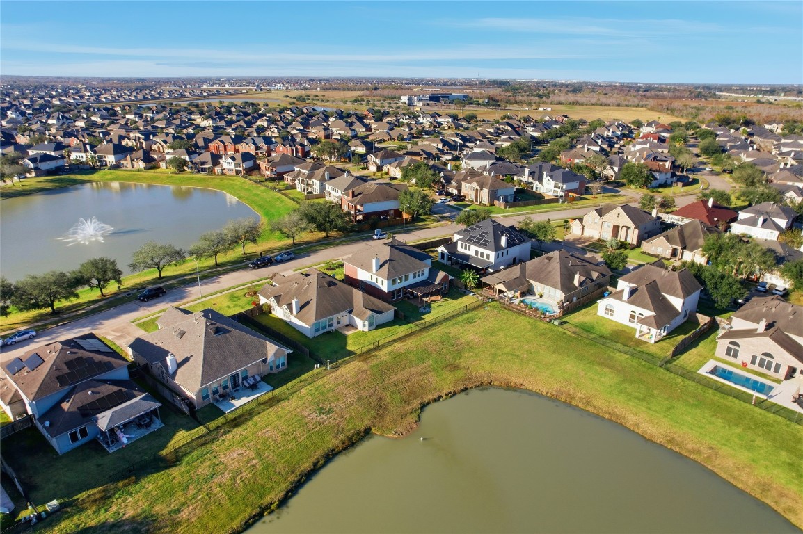 28 Atascadero Drive Manvel, TX 77578 - Photo 5 of 50