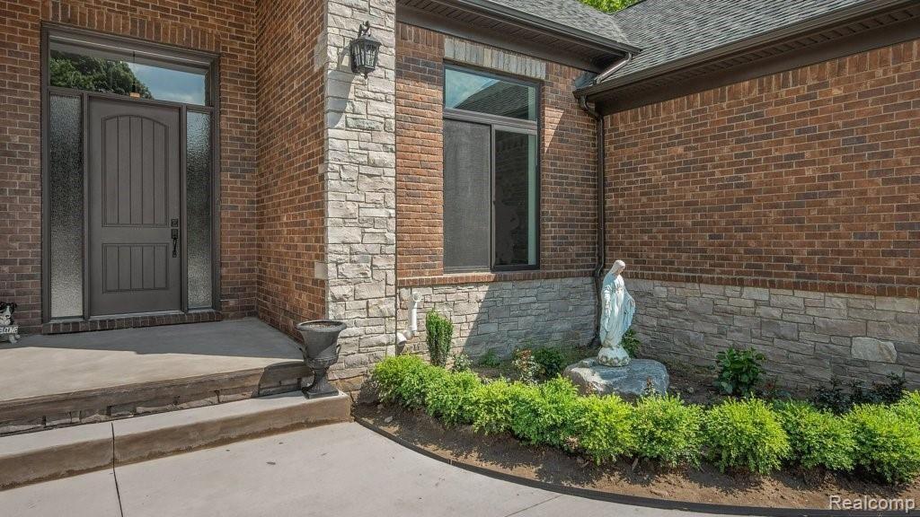 523 Rochdale Drive South Rochester Hills, MI 48309 - Photo 3 of 35