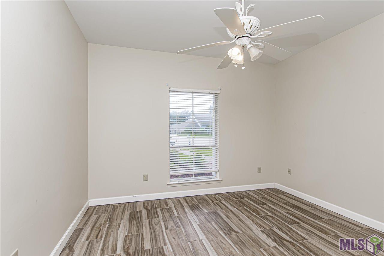 12931 Carrington Pl Avenue Baton Rouge, LA 70817 - Photo 16 of 21