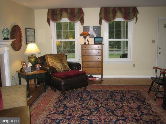 285 West Bay Front Road Lothian, MD 20711 - Photo 11 of 26 a living room with furniture and a window