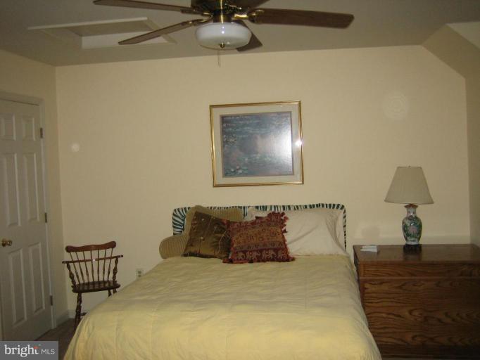 285 West Bay Front Road Lothian, MD 20711 - Photo 7 of 26 a bedroom with a bed and window