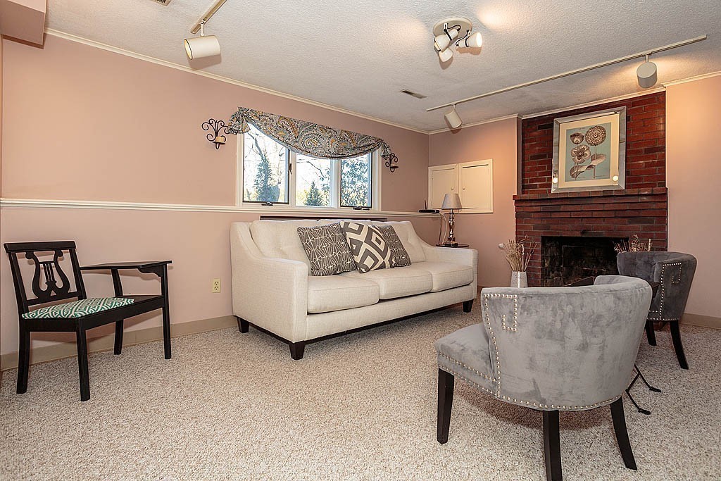 47 Eugene Road Burlington, MA 01803 - Photo 8 of 19 Gallery Image 8