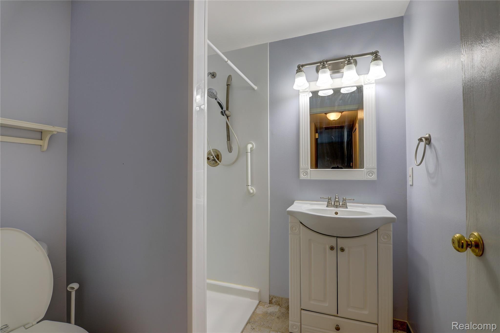 8075 Fenton Road Grand Blanc, MI 48439 - Photo 10 of 19 Interior 16.jpg