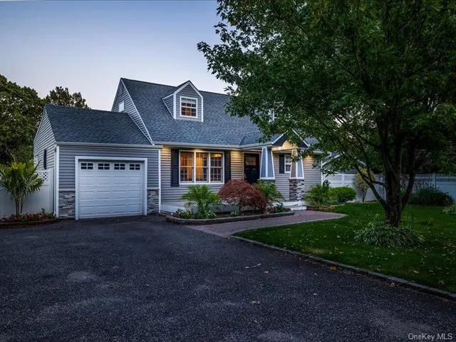 $799,900 | 895 Sycamore Avenue, Bohemia, NY 11716