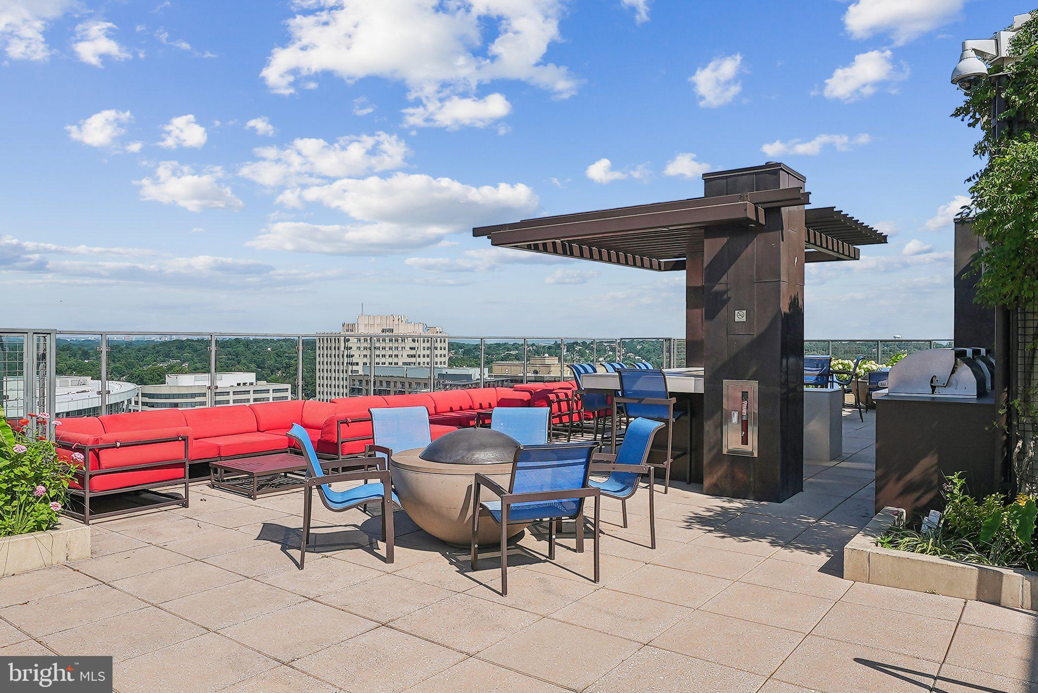 851 North Glebe Road, Unit 2008 Arlington, VA 22203 - Photo 34 of 37 Rooftop oasis with stunning views.