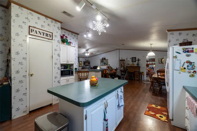 $800,000 | 701 Ira Denson Road, Coldspring, TX 77331