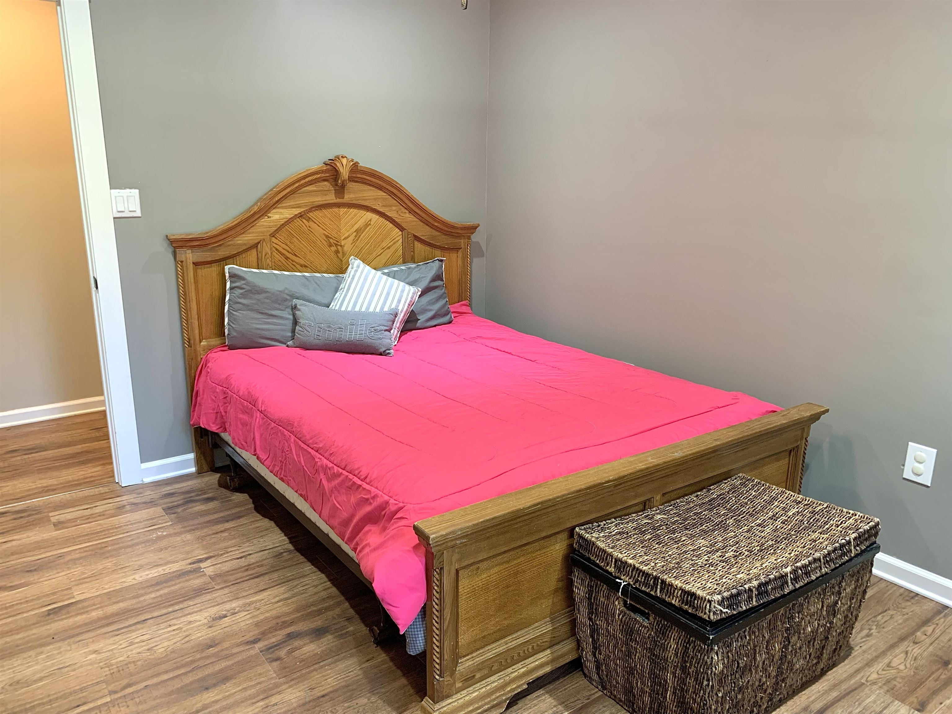 17 Cr 747 Road Walnut, MS 38683 - Photo 20 of 35 a bedroom with a bed and a dresser