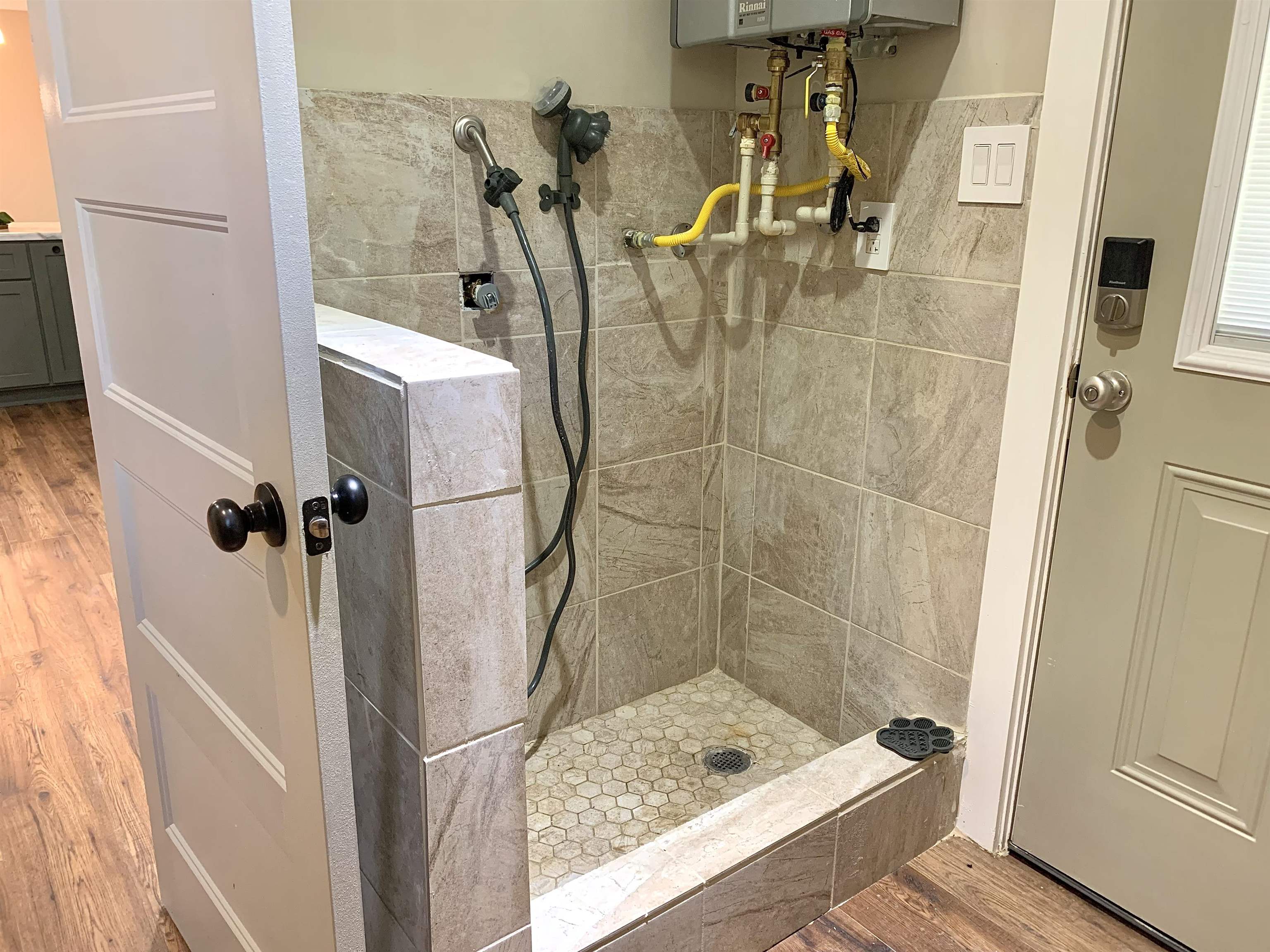 17 Cr 747 Road Walnut, MS 38683 - Photo 29 of 35 a bathroom with a shower